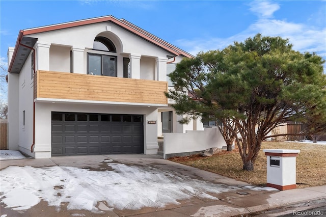 view of front facade featuring a garage