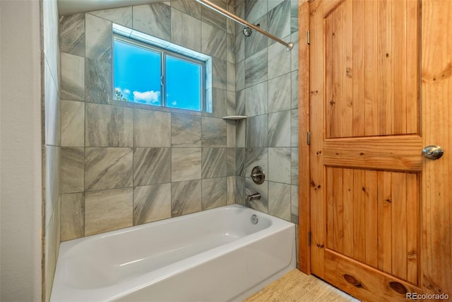 bathroom featuring tiled shower / bath combo