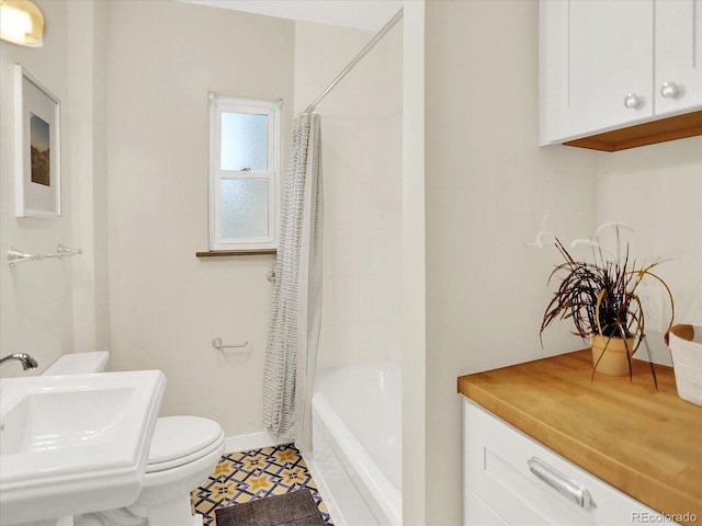 1247 Dexter St, Denver, CO 80220 - full bathroom with toilet, a sink, baseboards, and shower / bathtub combination with curtain