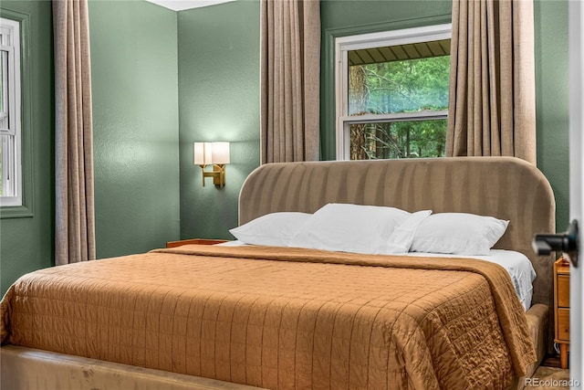 6549 Modoc Ln, Evergreen, CO 80439 - bedroom with a textured wall