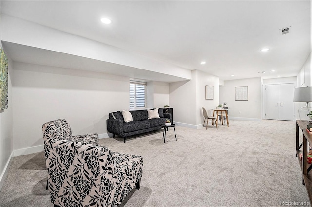 living room featuring carpet, visible vents, baseboards, and recessed lighting