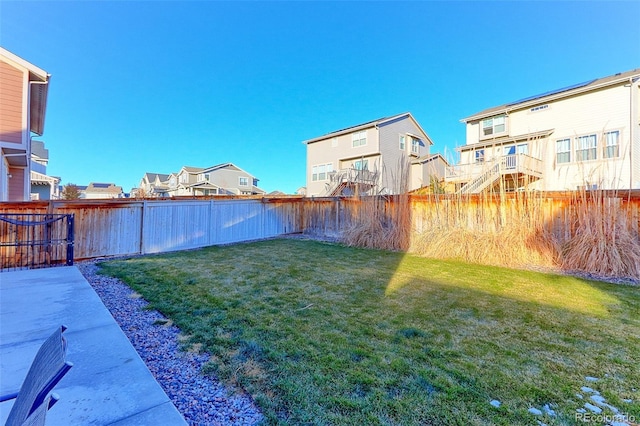 view of yard featuring a patio area