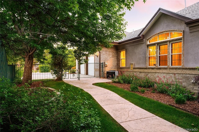 3231 Oak St, Wheat Ridge, CO 80033 - view of yard at dusk