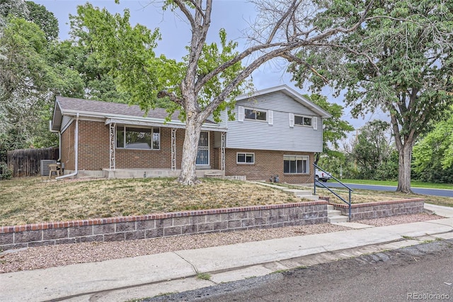 tri-level home featuring a front yard