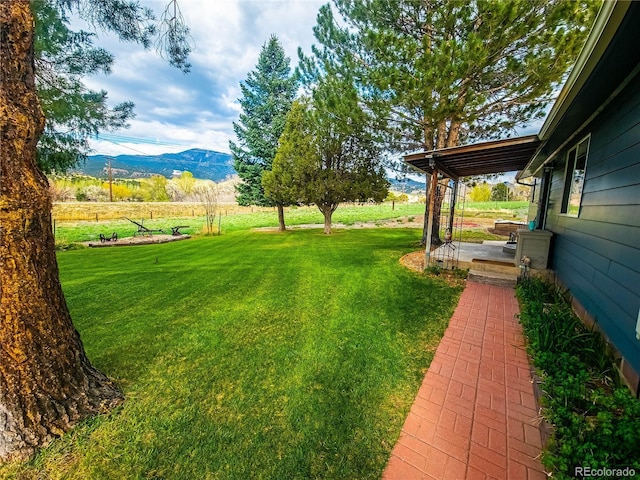 view of yard with a mountain view