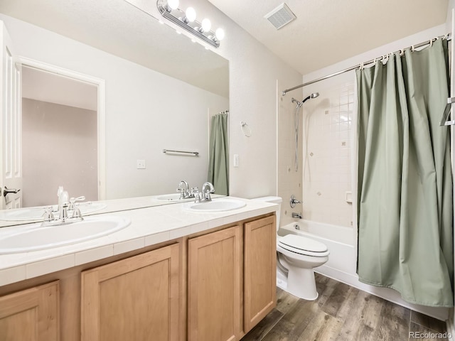 581 N Flat Rock Cir, Aurora, CO 80018 - full bath featuring shower / bath combo, double vanity, and wood finished floors
