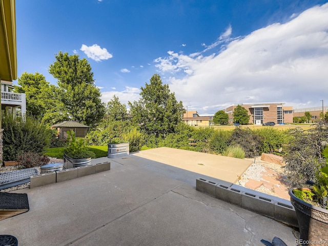 581 N Flat Rock Cir, Aurora, CO 80018 - view of patio / terrace