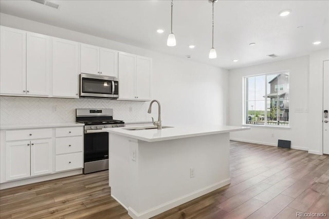 6902 Huddersfield Ln, Castle Pines, CO 80108 - kitchen with stainless steel appliances, a sink, decorative backsplash, white cabinetry, and recessed lighting