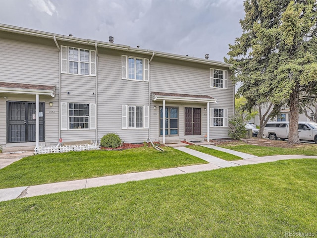 1932 S Oswego Way, Aurora, CO 80014 - townhome / multi-family property featuring a front lawn