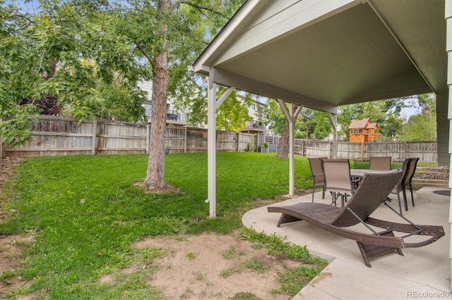 view of yard with a patio area