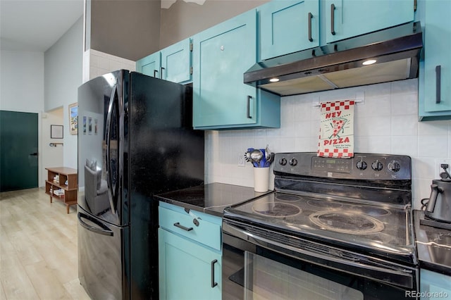 kitchen with black appliances, under cabinet range hood, blue cabinets, backsplash, and light wood-style floors