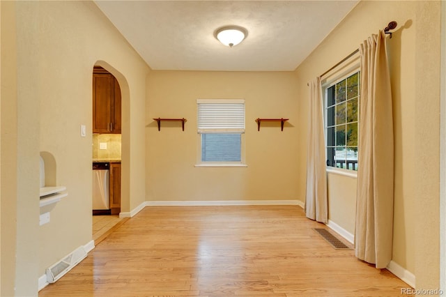 unfurnished room featuring light hardwood / wood-style flooring