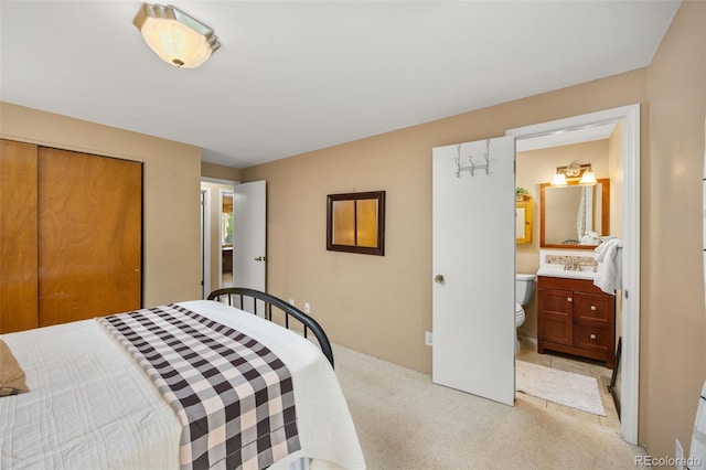 2871 Humboldt Cir, Longmont, CO 80503 - bedroom with light carpet, a closet, and connected bathroom