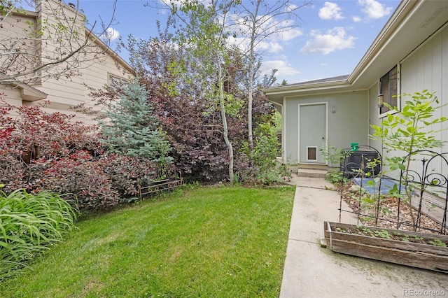 2871 Humboldt Cir, Longmont, CO 80503 - view of green lawn featuring a garden
