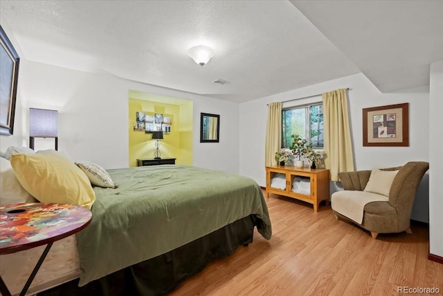 8060 Meadowdale Sq, Niwot, CO 80503 - bedroom featuring light wood-style floors and a textured ceiling