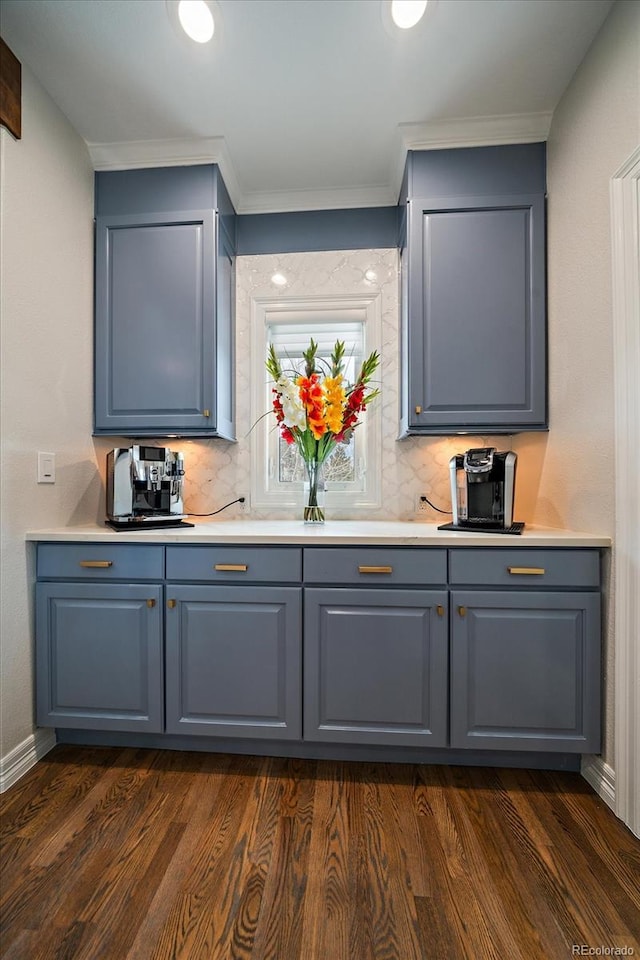 bar with decorative backsplash, dark wood-style floors, and ornamental molding