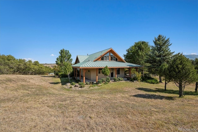 view of front of property featuring a porch and a front lawn