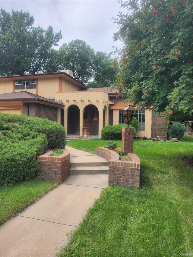 view of front of property with a front lawn