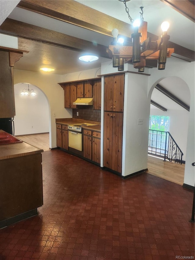 kitchen with beam ceiling, dark wood-type flooring, decorative backsplash, and white electric range oven