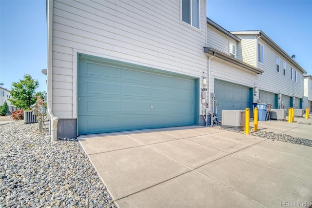 16069 E Elk Dr, Denver, CO 80239 - garage with concrete driveway