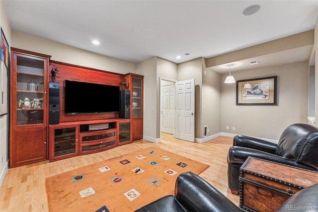 living area with visible vents, recessed lighting, wood finished floors, and baseboards