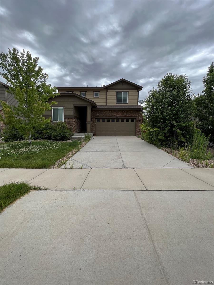 view of front of house featuring a garage