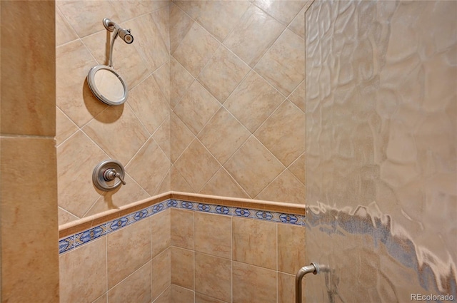 details featuring a tile shower