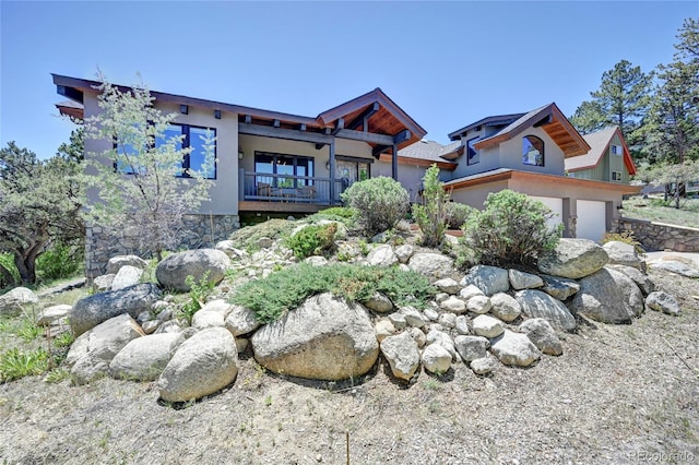 view of front of house featuring a garage