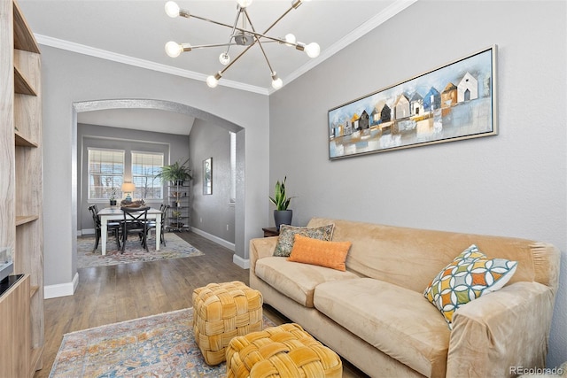 living room with baseboards, arched walkways, wood finished floors, and ornamental molding