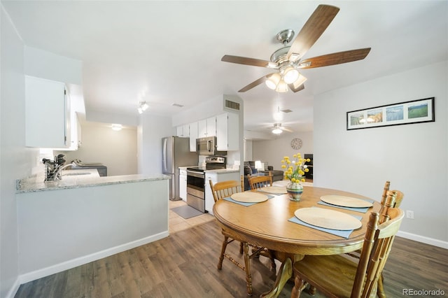 dining area featuring ceiling fan, sink, and hardwood / wood-style floors