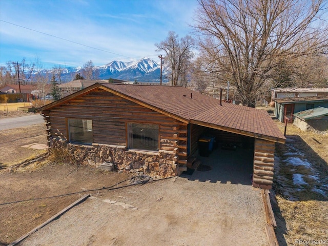 view of front facade featuring log siding and a mountain view