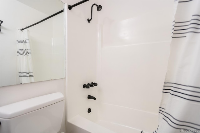 bathroom featuring shower / tub combo with curtain and toilet