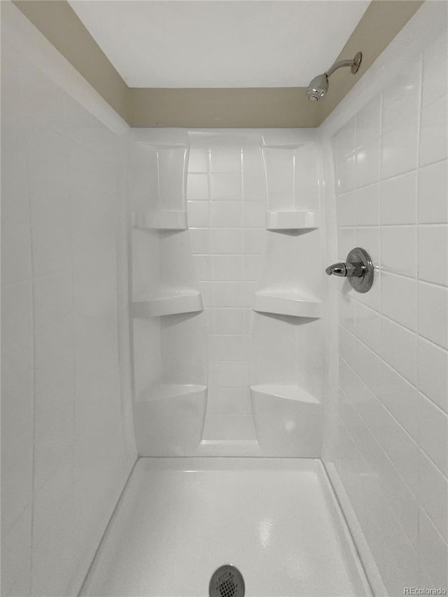 bathroom with a tile shower