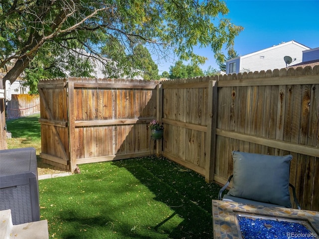 view of yard featuring a fenced backyard