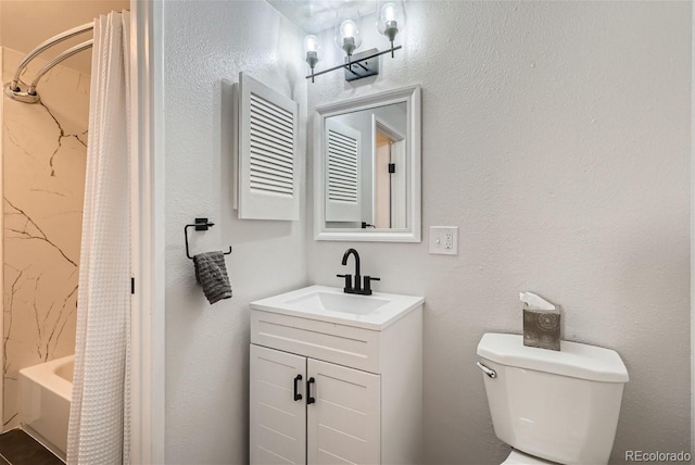 full bathroom with shower / tub combo with curtain, vanity, and toilet