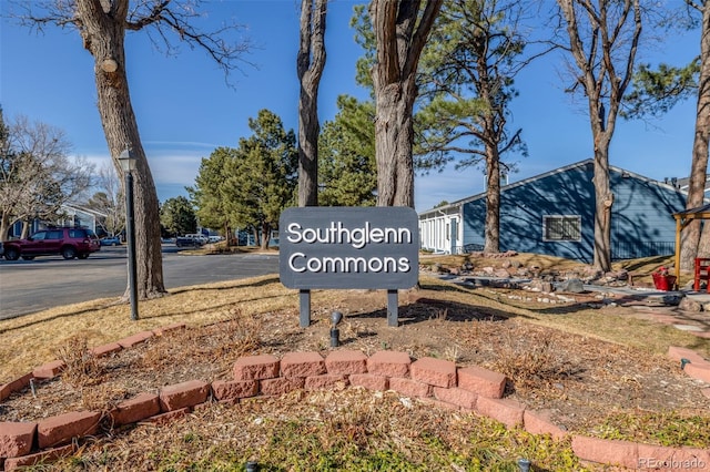 view of community / neighborhood sign