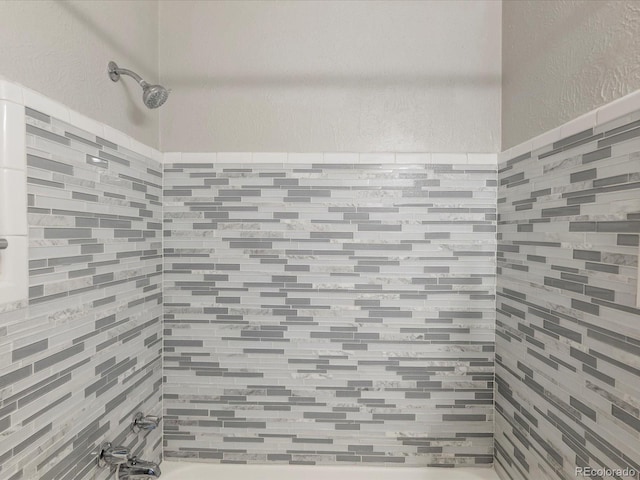 1130 N N Pennsylvania St Unit 306, Denver, CO 80203 - full bath with a textured wall and shower / tub combination