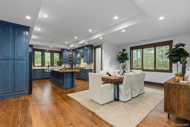 11790 Huckleberry Dr, Franktown, CO 80116 - dining room featuring dark wood finished floors, a tray ceiling, recessed lighting, and baseboards