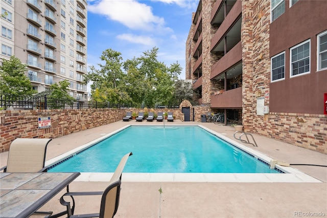 view of swimming pool