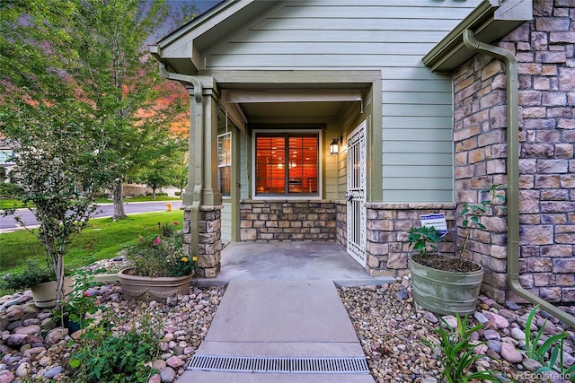 property entrance featuring covered porch