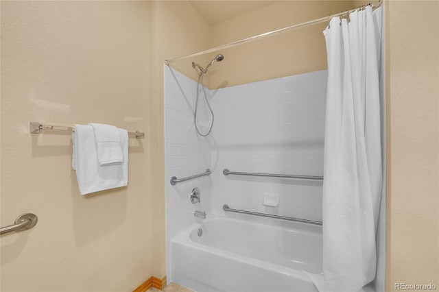 bathroom featuring shower / tub combo