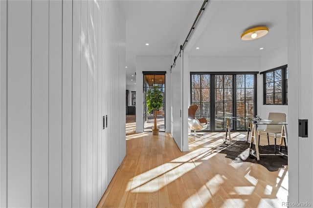 interior space with a barn door and hardwood / wood-style floors