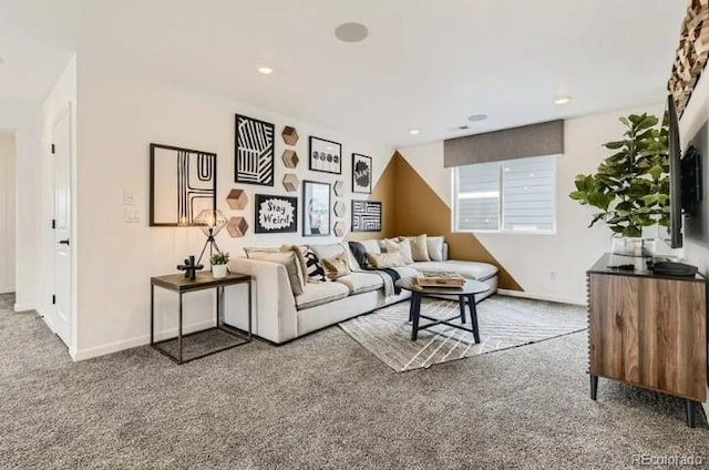16947 W 92nd Dr, Arvada, CO 80007 - living area featuring carpet flooring, baseboards, and recessed lighting