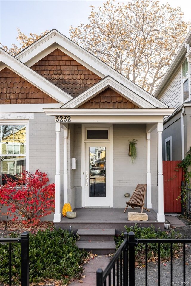 entrance to property featuring covered porch