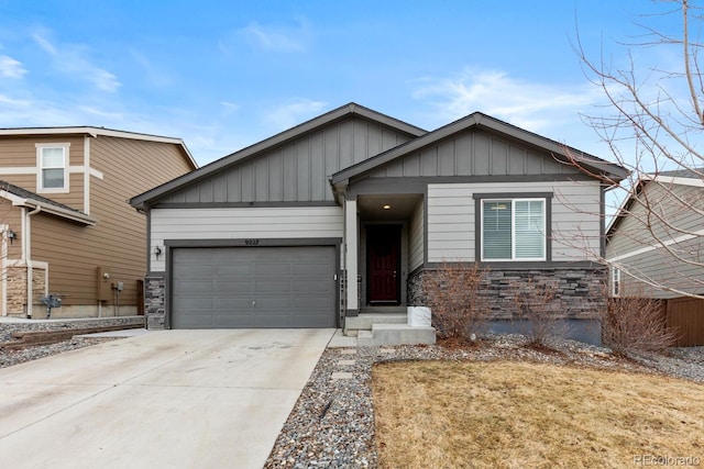 view of front facade with a garage and a front lawn