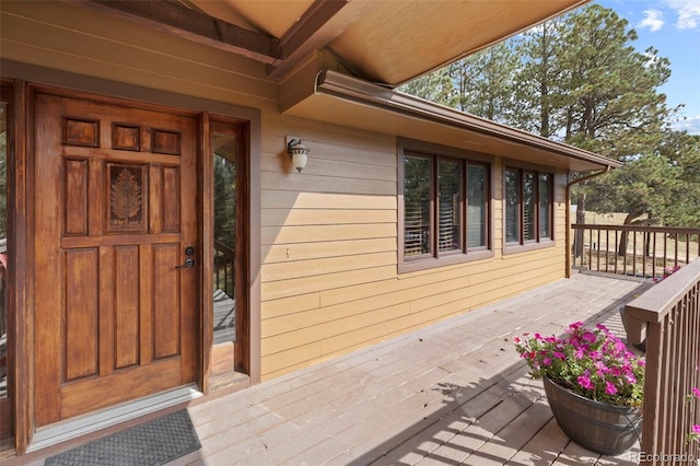 entrance to property featuring a wooden deck