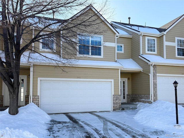 view of front facade with a garage