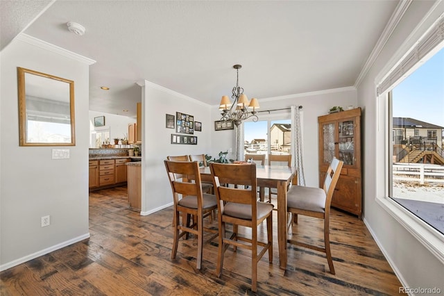 dining space with ornamental molding, dark wood-style flooring, an inviting chandelier, and baseboards