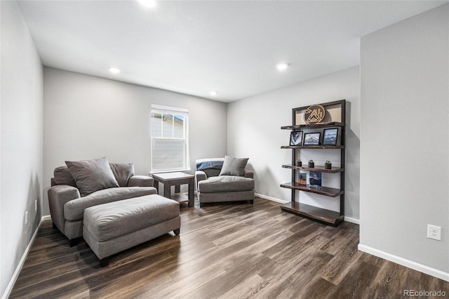 living area with dark wood-style floors, baseboards, and recessed lighting