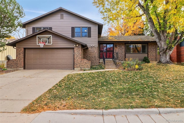 view of front of property featuring a front yard and a garage